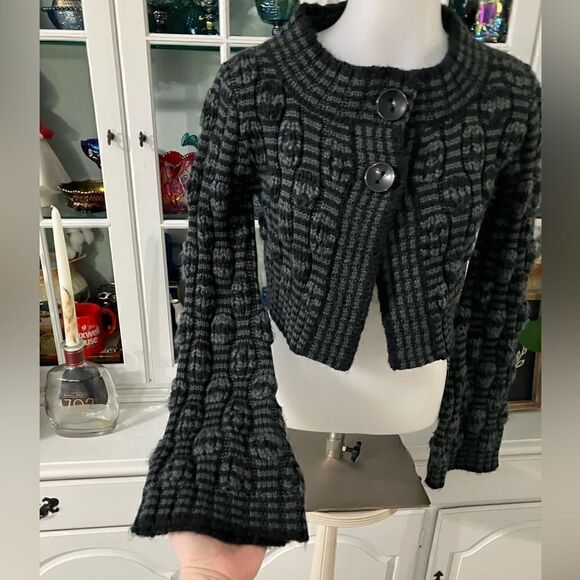 CAbi Crop Sweater Sz XS Black and Gray - Picture 4 of 10